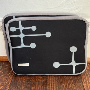 Collectible Eames Dot travel pouch for American Airlines